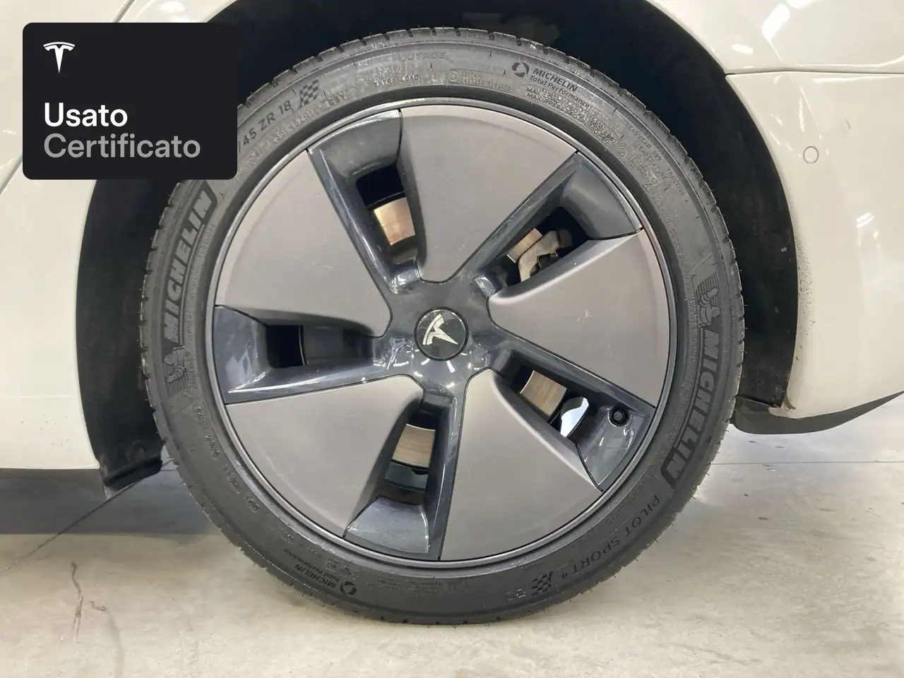 2021 Tesla Model 3 Long Range AWD, photograph 6