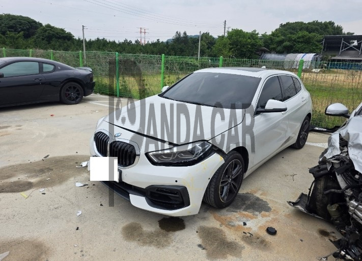 2021 BMW 120i, photograph 1