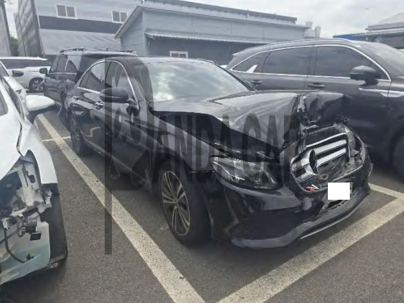 2020 Mercedes-Benz E220 d, photograph 2