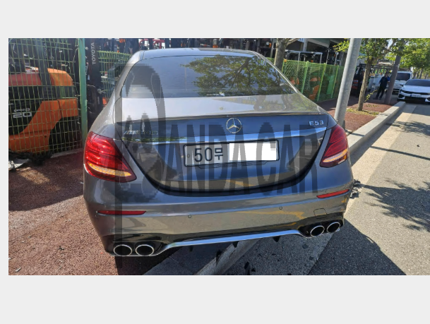 2019 Mercedes-Benz Benz E300 4Matic, photograph 4