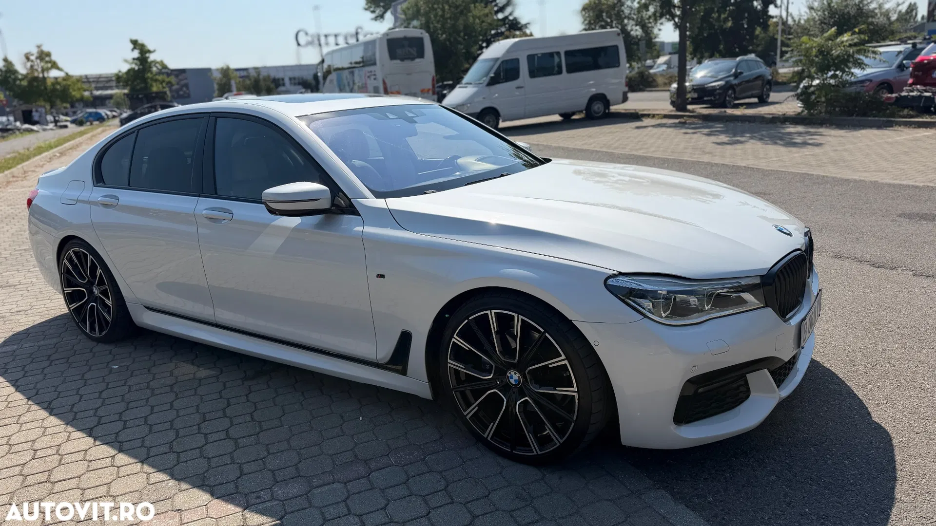 2016 BMW Seria 7 740d xDrive, photograph 2