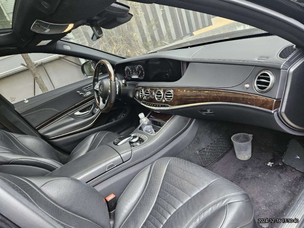 2020 Mercedes-Benz S 560 4MATIC, photograph 2