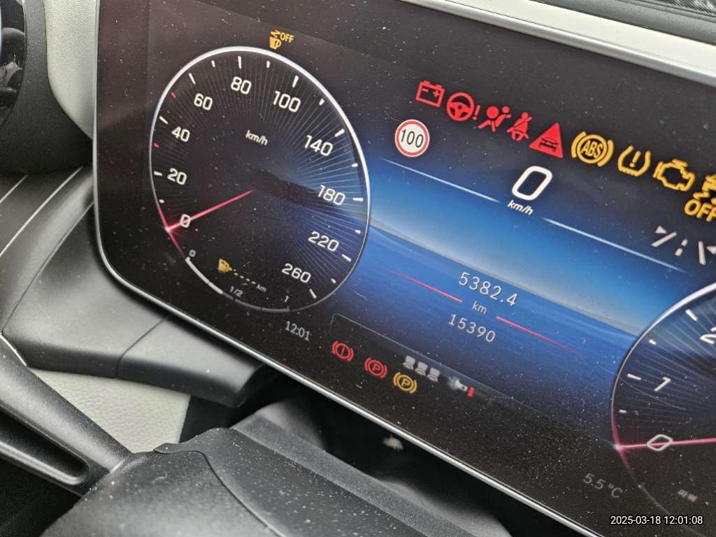 2024 Mercedes-Benz GLC 300 4MATIC Coupe, photograph 4