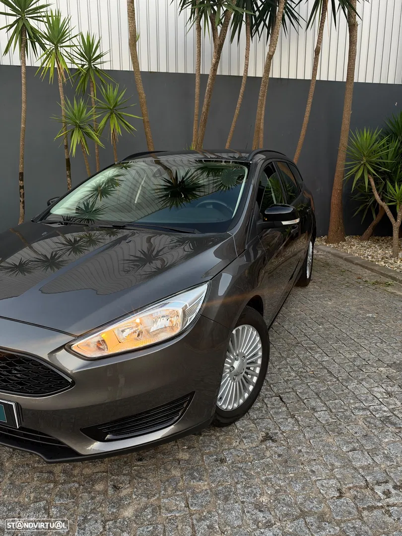 2016 Ford Focus 1.0 EcoBoost S&S SYNC Edition, photograph 2
