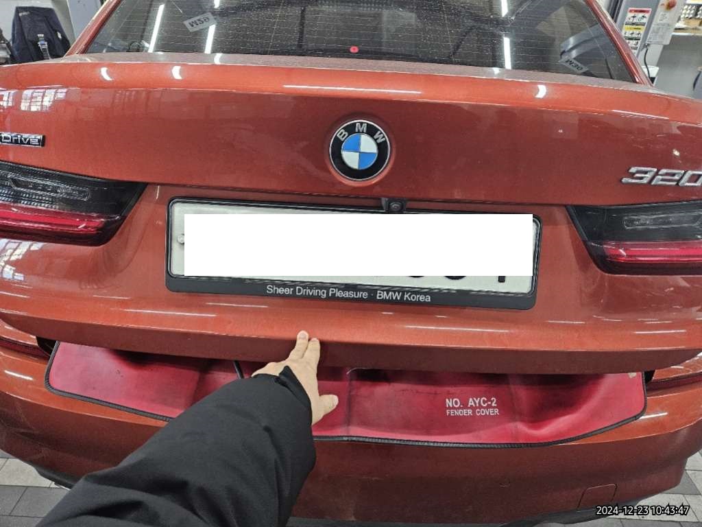2020 BMW 320d xDrive M Sport Package, photograph 3