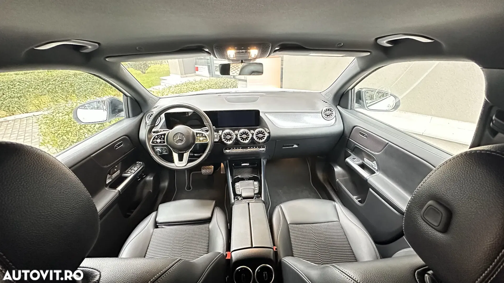 2022 Mercedes-Benz GLA, photograph 2