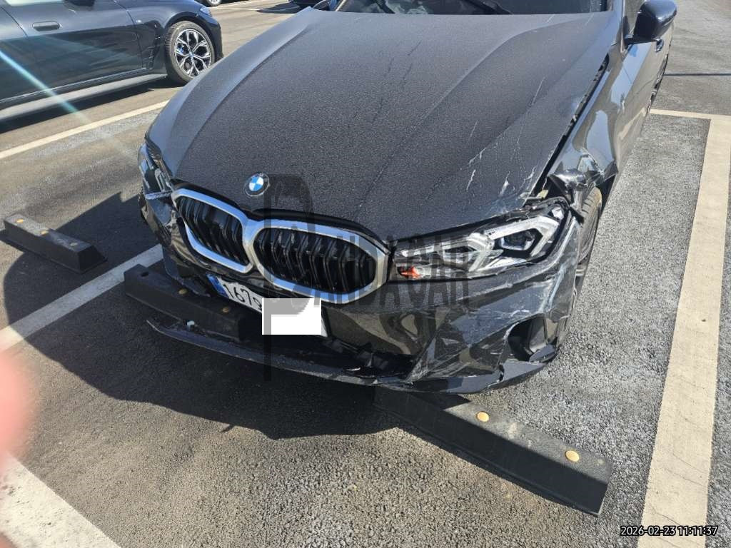 2025 BMW 320i, photograph 2