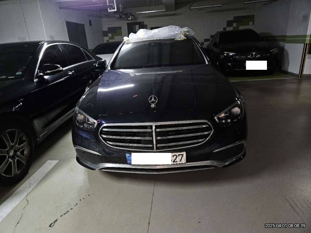2022 Mercedes-Benz E250, photograph 1