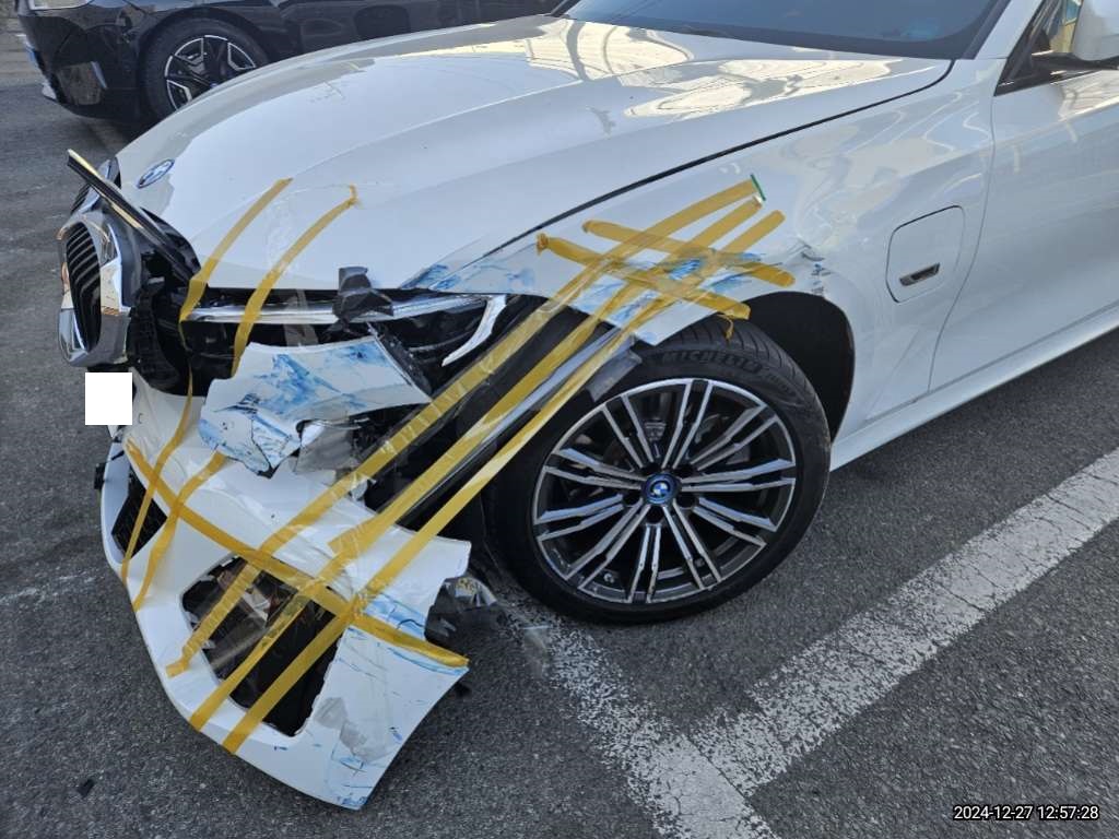 2022 BMW 320e, photograph 3