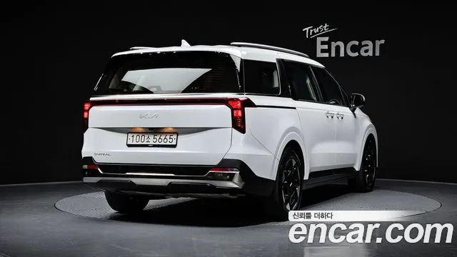 Kia Canival Diesel 7-Seater Noblesse — photo 1 of 20