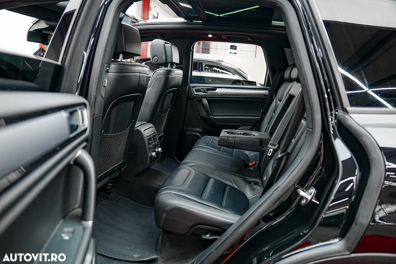 2016 Volkswagen Touareg 3.0 V6 TDI SCR Blue Motion DPF Automatik Executive Edition, photograph 6