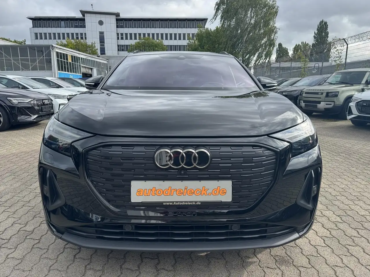 2025 Audi Q4 e-tron 55 2x S line ACC AHK WÄRMEPUMPE SONOS, photograph 2