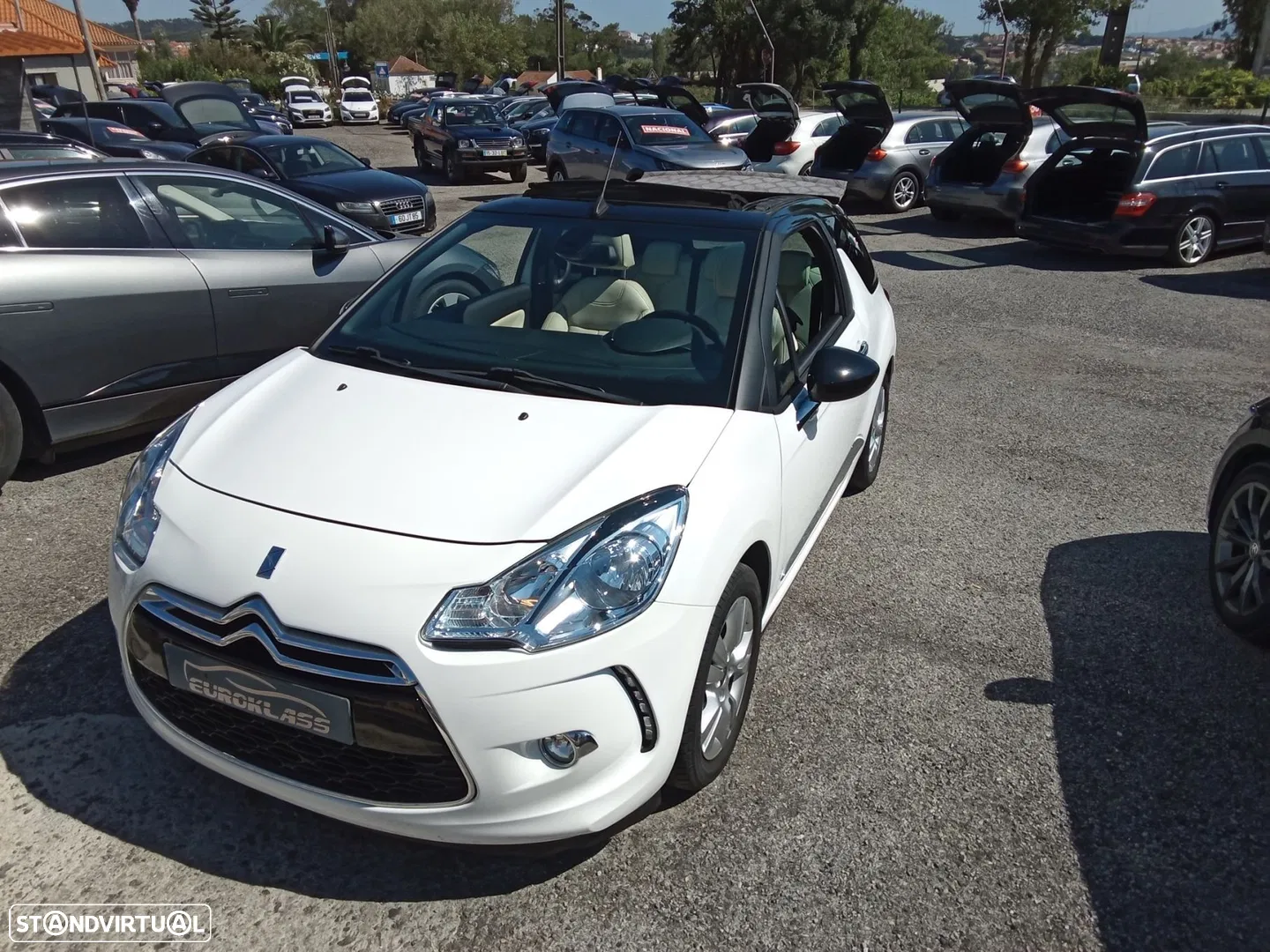2013 DS DS3 Cabrio Pure Tech 82 Chic, photograph 1