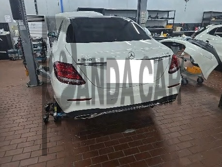 2020 Mercedes-Benz E 300 4MATIC, photograph 5