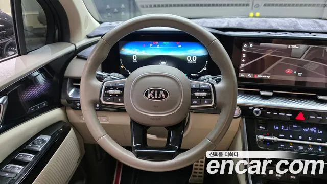 Kia Canival Gasoline 7-Seater Hi-Limousine — photo 1 of 39