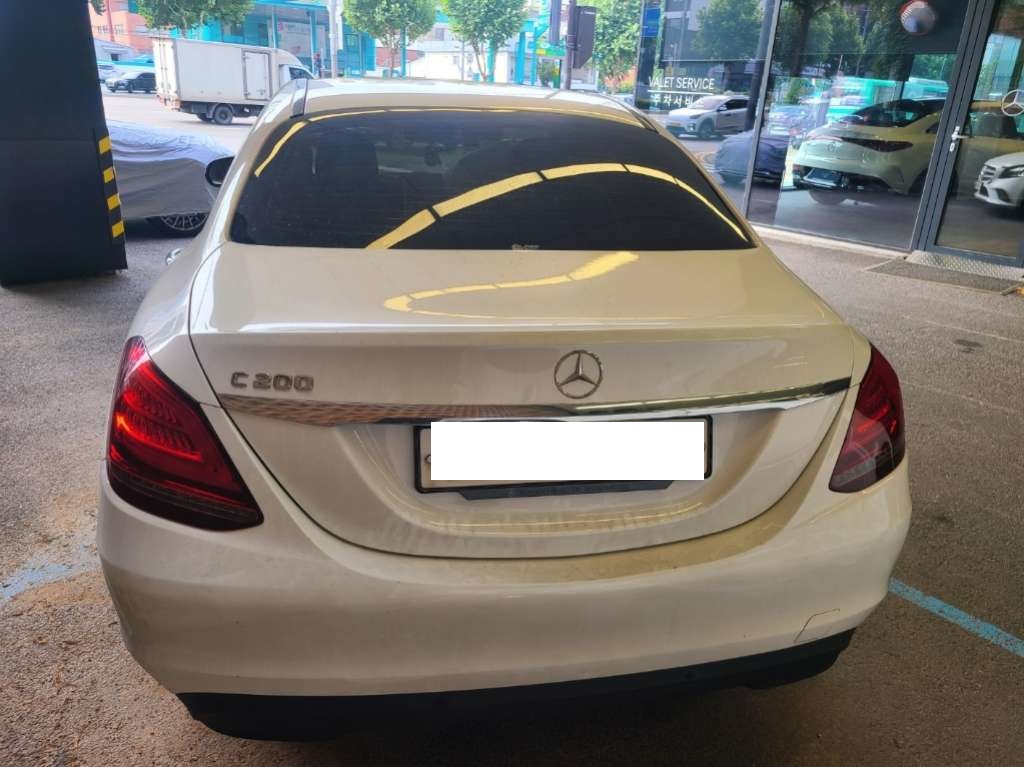 2020 Mercedes-Benz C200, photograph 3