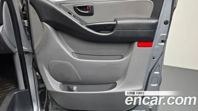 2017 Hyundai Starex 12-Seater Wagon, photograph 10
