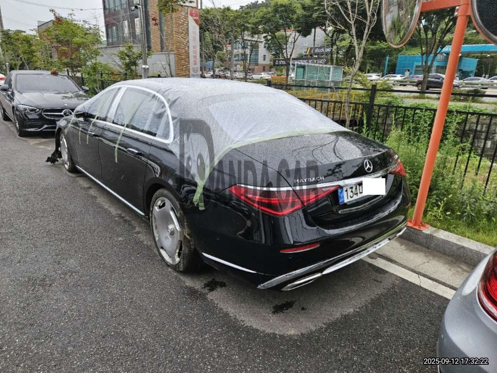 2021 Mercedes-Benz Mercedes-Maybach S580 4MATIC, photograph 2