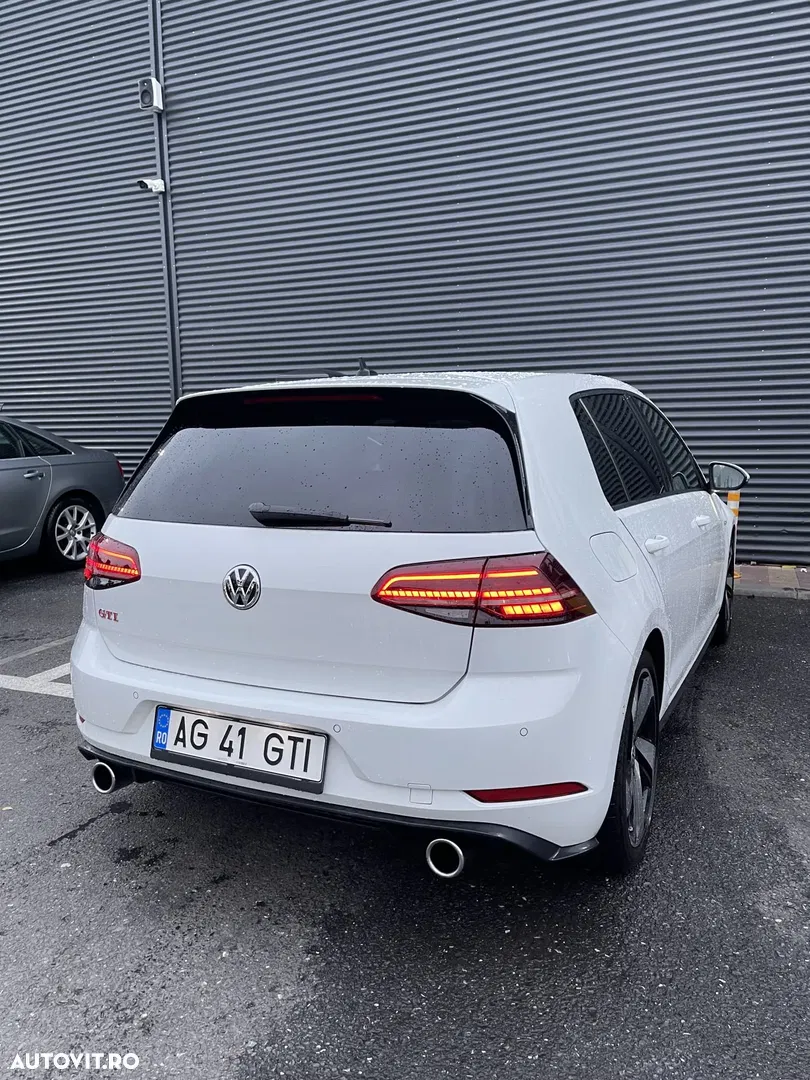 2019 Volkswagen Golf GTI 2.0 TSI OPF Performance, photograph 2
