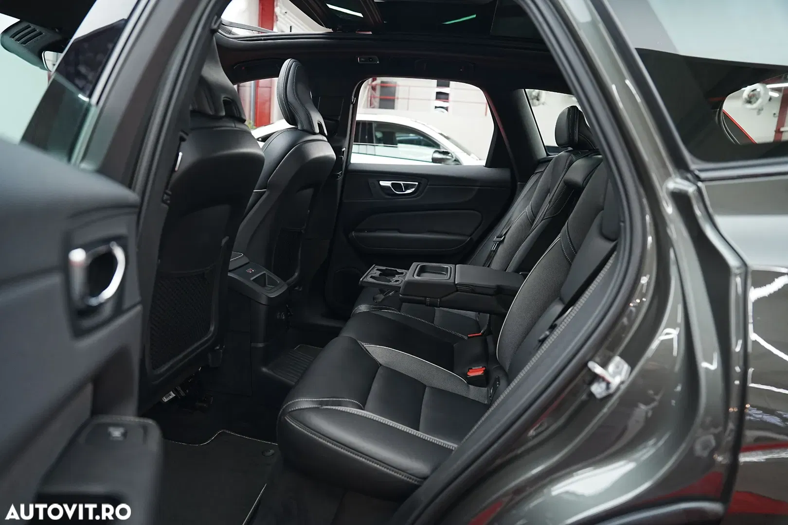 2020 Volvo XC 60 T8 Twin Engine AWD Geartronic RDesign, photograph 6