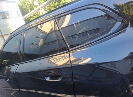 2024 BMW iX1 xDrive30, photograph 3