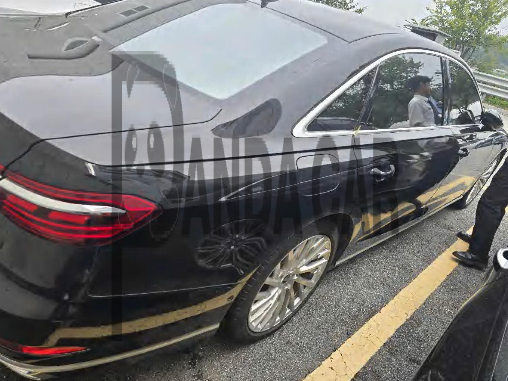 2021 Audi A8 L 55 TFSI quattro, photograph 3