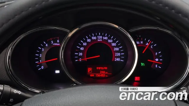 2012 Kia Sorento Diesel 2.0 2WD TLX, photograph 2