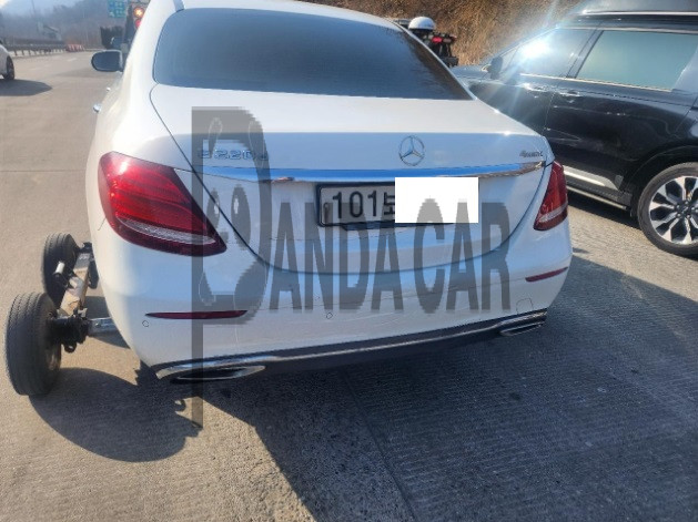 2019 Mercedes-Benz E220 d 4Matic, photograph 3