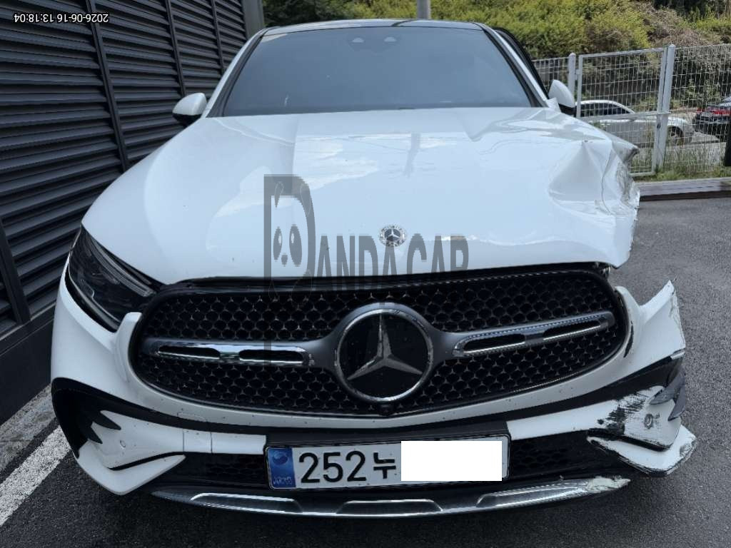 2026 Mercedes-Benz GLC 300 4MATIC Coupe, photograph 1