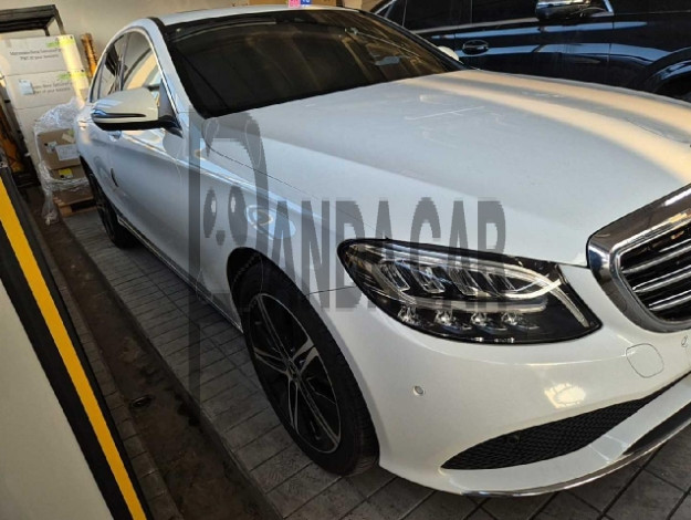 2019 Mercedes-Benz C220 d 4Matic, photograph 2