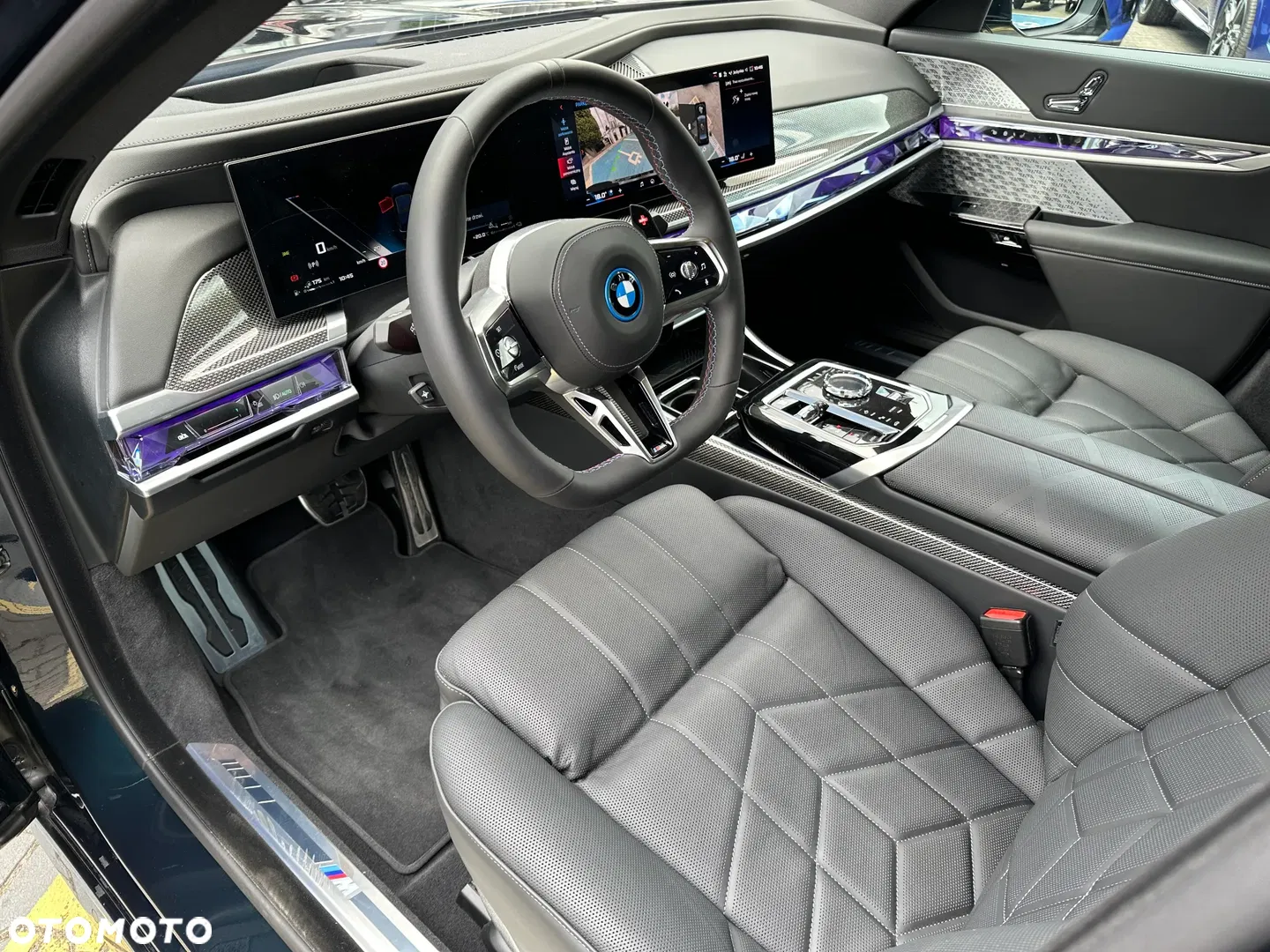 2026 BMW Seria 7 M760e PHEV xDrive Individual Edition sport, photograph 9