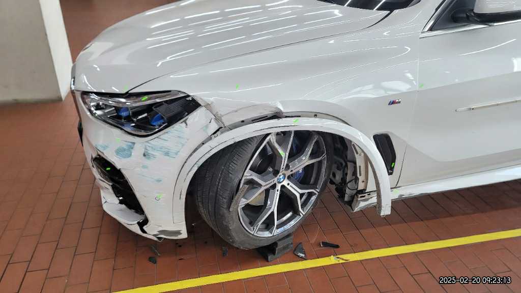 2022 BMW X5 xDrive40i, photograph 2