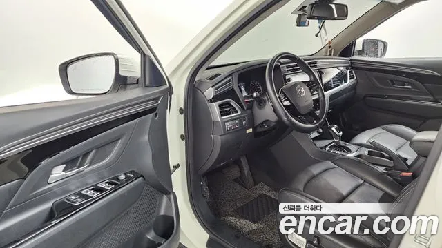 KG_Mobility_Ssangyong KORANDO Gasoline 1.5 2WD C5 — photo 1 of 29
