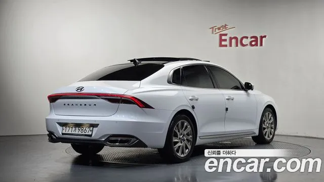2020 Hyundai Grandeur Calligraphy, photograph 3