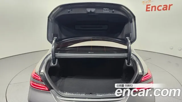 Genesis G70 Gasoline 2.0T 2WD — photo 1 of 30