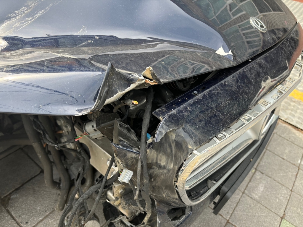 2019 Mercedes-Benz E300, photograph 3
