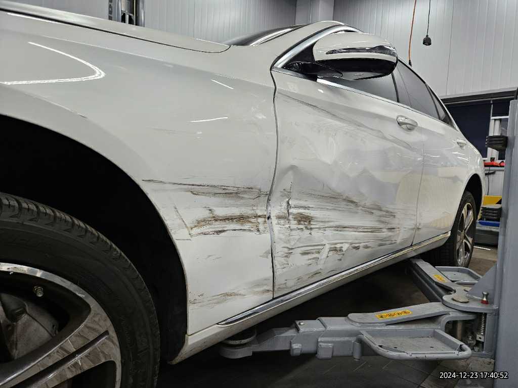 2019 Mercedes-Benz E300, photograph 4