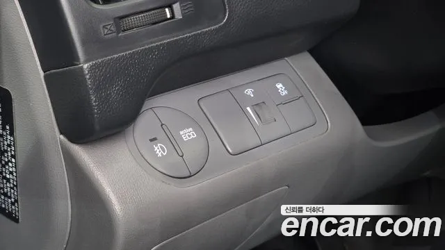 2021 Hyundai Starex Van 3-Seater, photograph 8