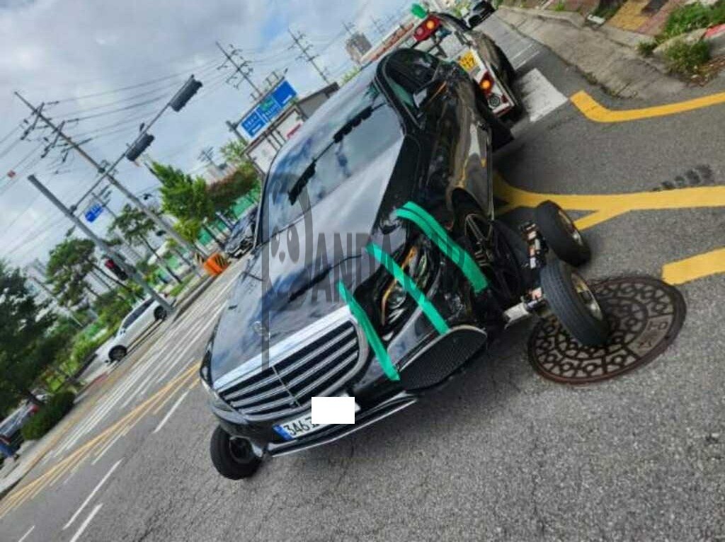 2019 Mercedes-Benz E300 4Matic, photograph 4