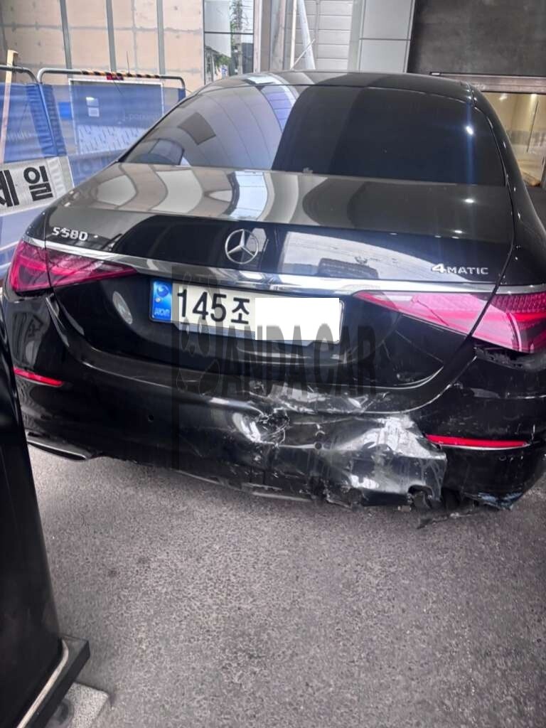 2022 Mercedes-Benz S580 4MATIC, photograph 3