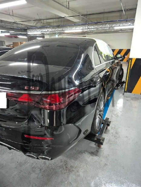 2026 Mercedes-Benz MercedesAMG E 53 Hybrid 4MATIC+, photograph 2