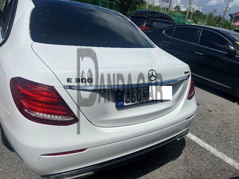 2019 Mercedes-Benz E300 4Matic, photograph 3