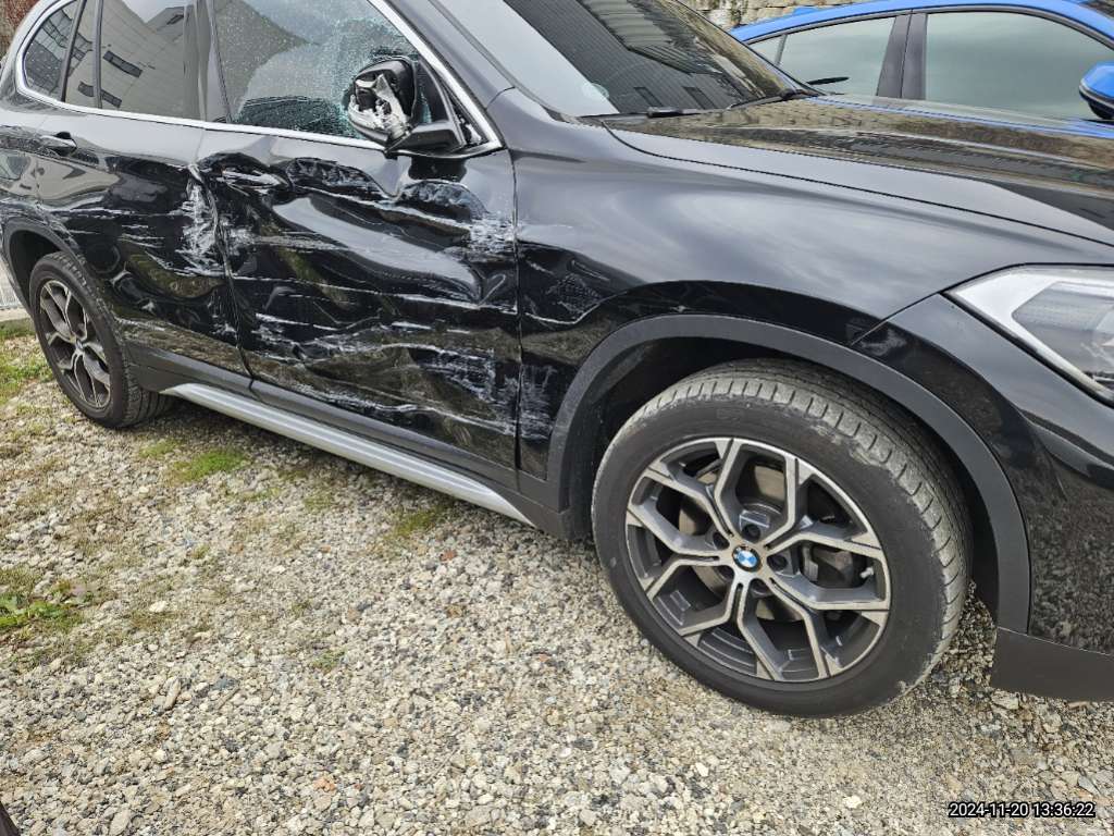 2022 BMW X1 xDrive20i, photograph 3