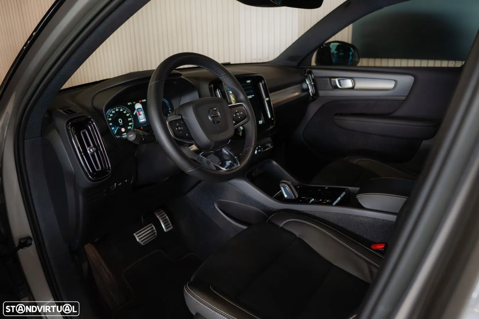 2022 Volvo XC 40 1.5 T4 PHEV R-Design, photograph 2