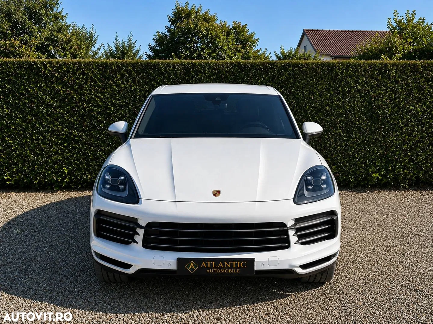2019 Porsche Cayenne Standard, photograph 1