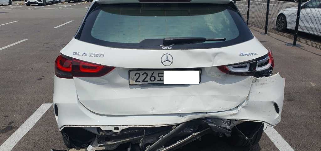2022 Mercedes-Benz GLA250 4MATIC, photograph 1