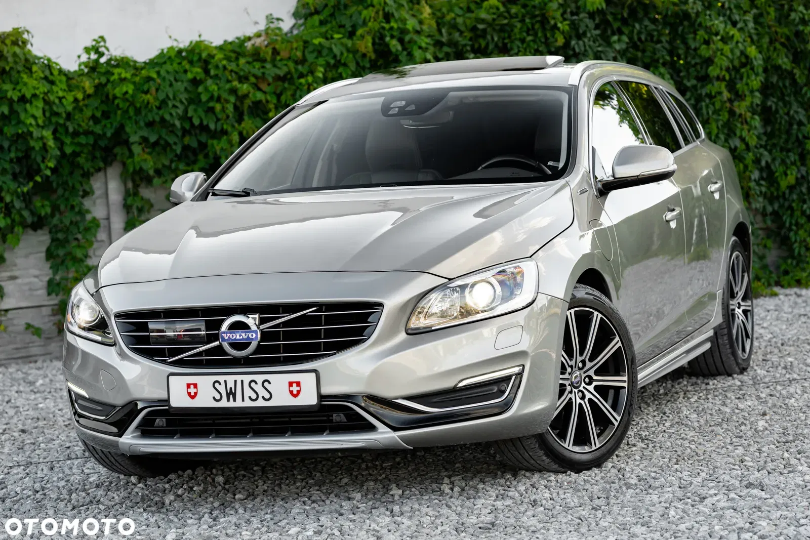 2014 Volvo V60 D6 AWD Plug-in Hybrid Momentum, photograph 5