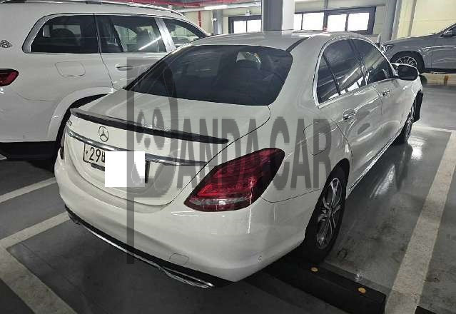 2017 Mercedes-Benz C200, photograph 1