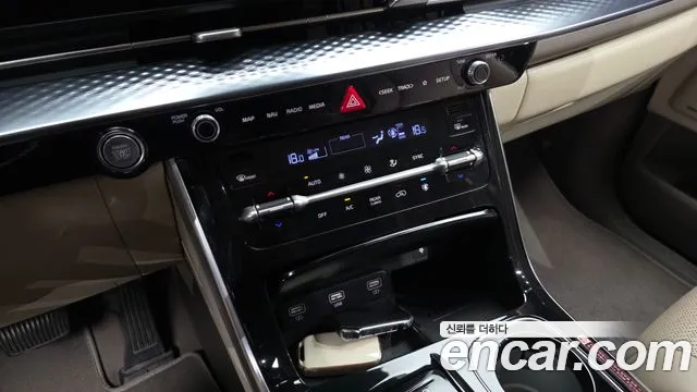 Kia Canival Gasoline 4-Seater Hi-Limousine — photo 1 of 20