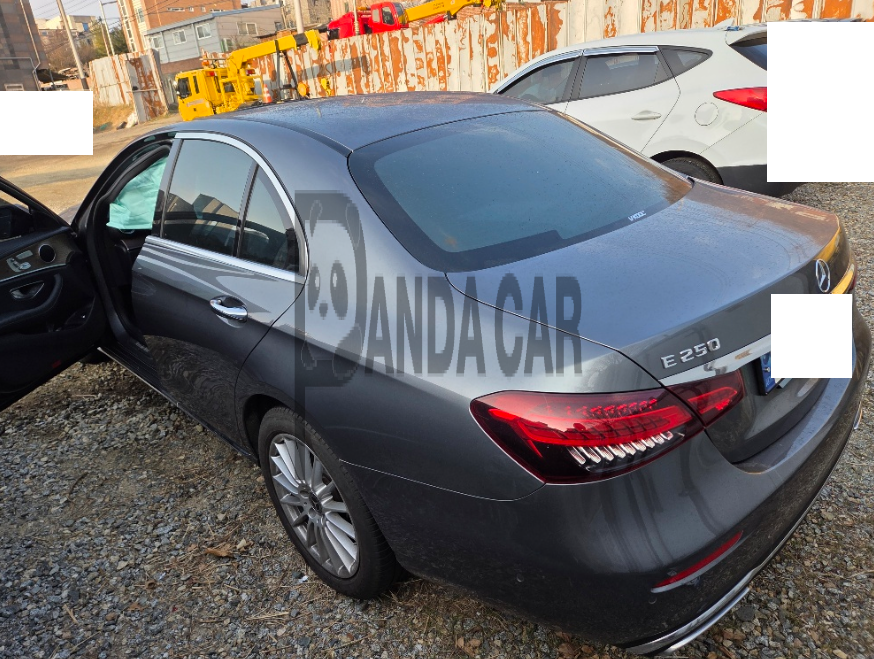 2023 Mercedes-Benz E250, photograph 3